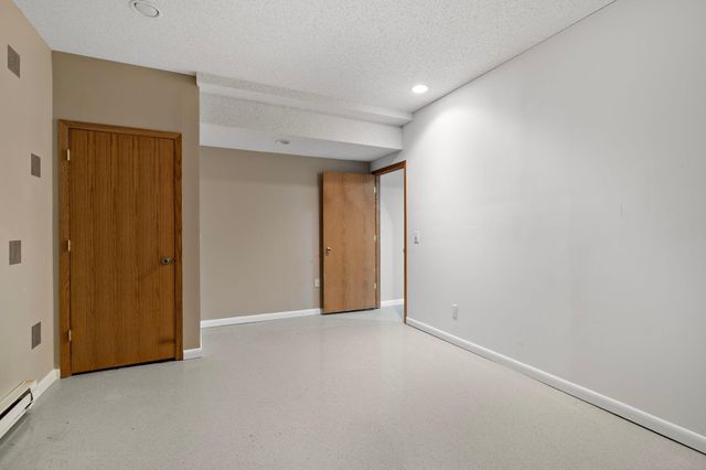 10300 27th Avenue N, Plymouth, MN 55441