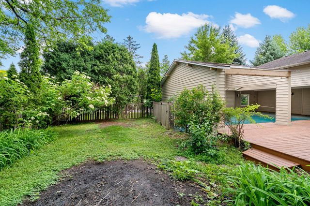 10300 27th Avenue N, Plymouth, MN 55441