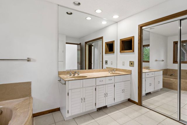 10300 27th Avenue N, Plymouth, MN 55441