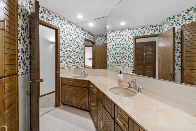 10300 27th Avenue N, Plymouth, MN 55441