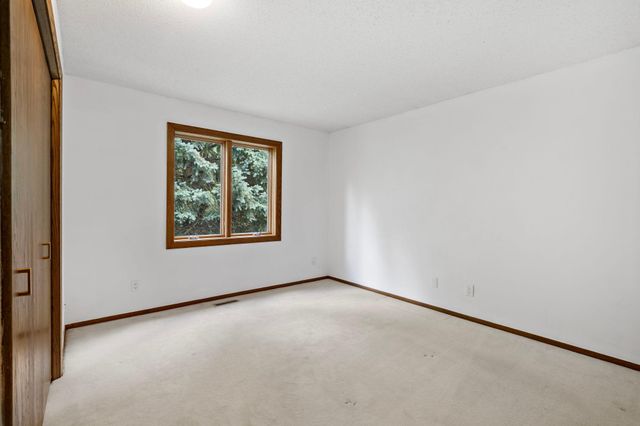 10300 27th Avenue N, Plymouth, MN 55441