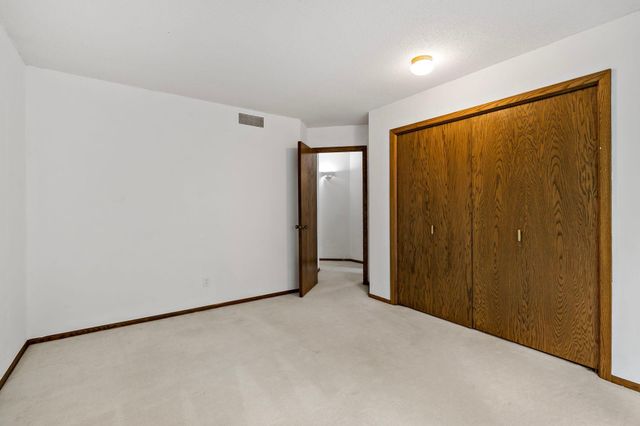 10300 27th Avenue N, Plymouth, MN 55441