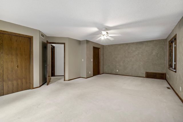 10300 27th Avenue N, Plymouth, MN 55441