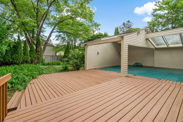 10300 27th Avenue N, Plymouth, MN 55441