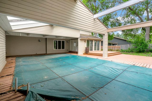 10300 27th Avenue N, Plymouth, MN 55441