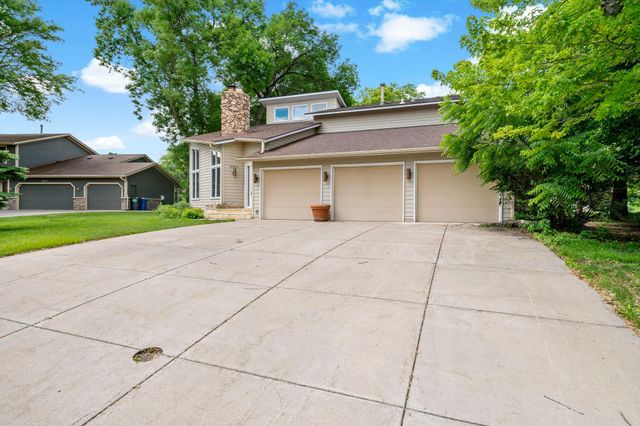 10300 27th Avenue N, Plymouth, MN 55441