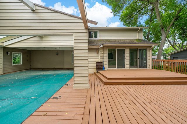 10300 27th Avenue N, Plymouth, MN 55441