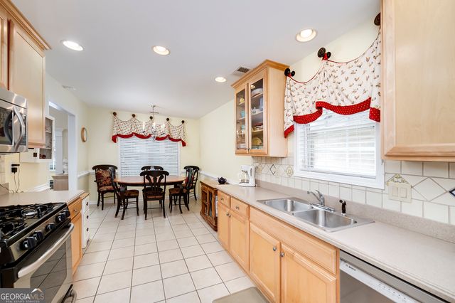 125 Pinnacle Lane, Mcdonough, GA 30253
