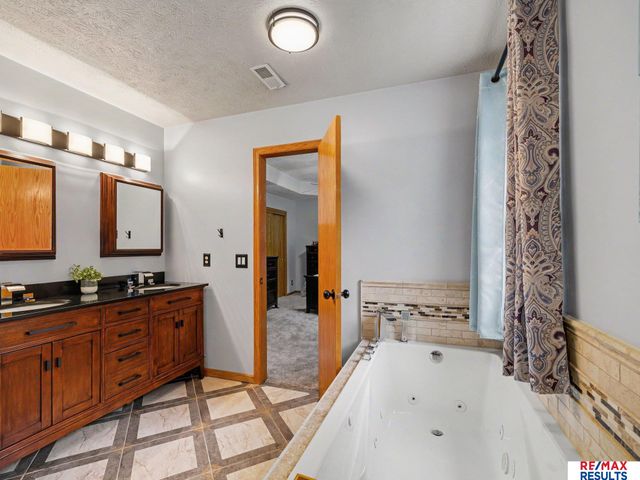 14210 S 30th Avenue, Bellevue, NE 68123