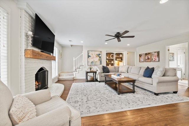 8787 KNOB OAK CV, Germantown, TN 38139