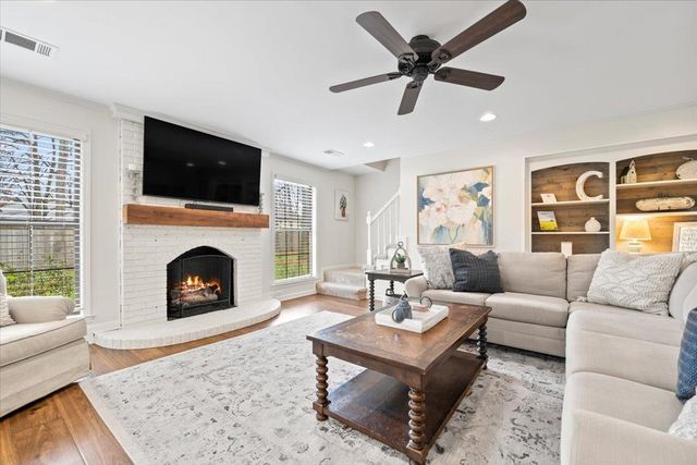 8787 KNOB OAK CV, Germantown, TN 38139