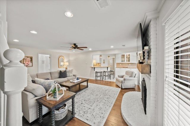 8787 KNOB OAK CV, Germantown, TN 38139