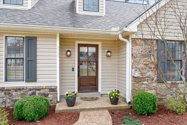 8787 KNOB OAK CV, Germantown, TN 38139