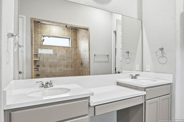 5122 Village Park, Schertz, TX 78154