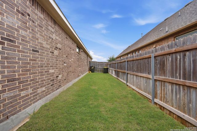 5122 Village Park, Schertz, TX 78154
