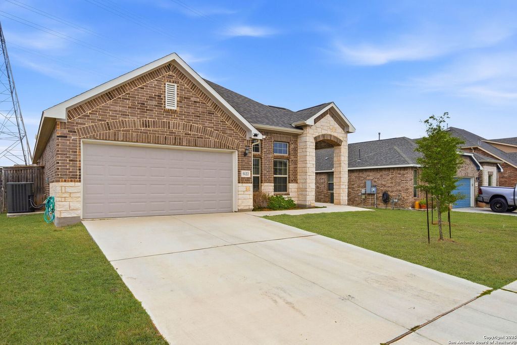 5122 Village Park, Schertz, TX 78154