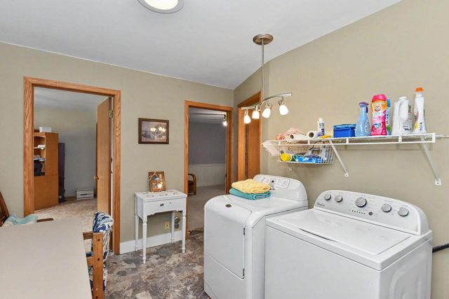 211 E Alta Loma CIRCLE, Thiensville, WI 53092