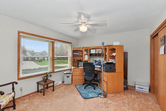 211 E Alta Loma CIRCLE, Thiensville, WI 53092