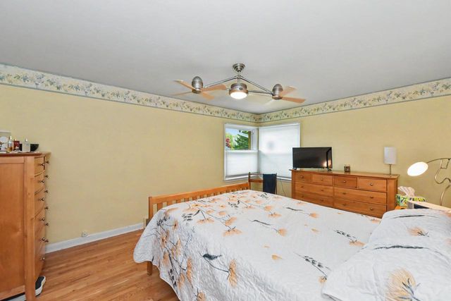 211 E Alta Loma CIRCLE, Thiensville, WI 53092