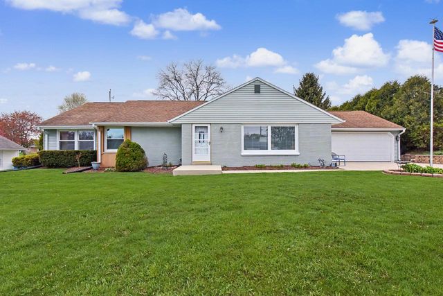 211 E Alta Loma CIRCLE, Thiensville, WI 53092