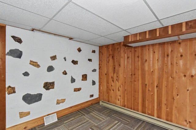 211 E Alta Loma CIRCLE, Thiensville, WI 53092