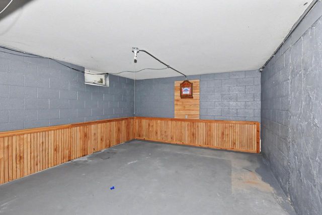211 E Alta Loma CIRCLE, Thiensville, WI 53092
