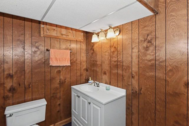 211 E Alta Loma CIRCLE, Thiensville, WI 53092