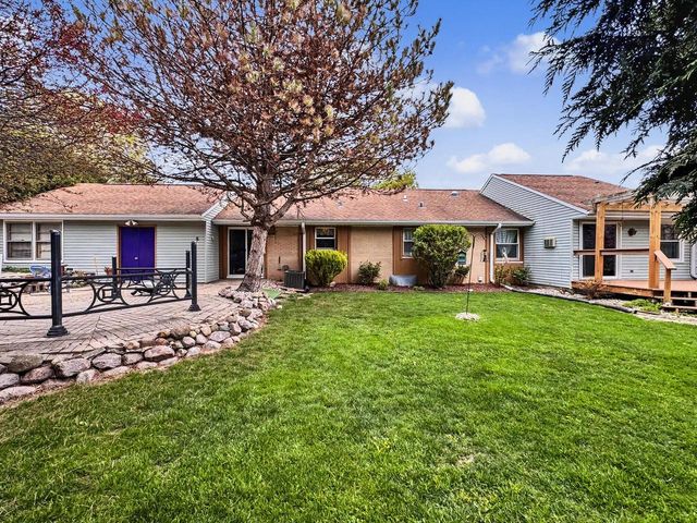 211 E Alta Loma CIRCLE, Thiensville, WI 53092