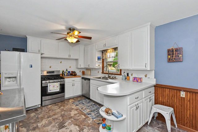 211 E Alta Loma CIRCLE, Thiensville, WI 53092