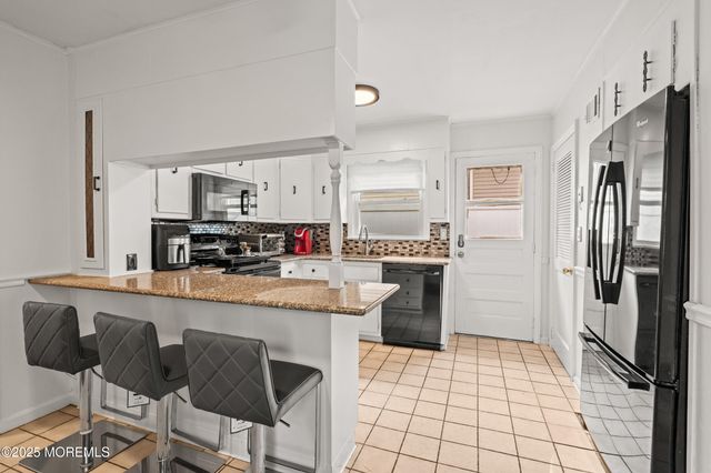 456 Harnell Avenue, Oakhurst, NJ 07755