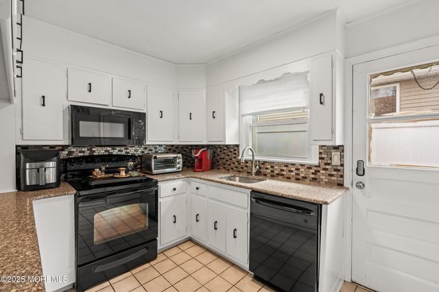 456 Harnell Avenue, Oakhurst, NJ 07755