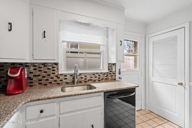 456 Harnell Avenue, Oakhurst, NJ 07755