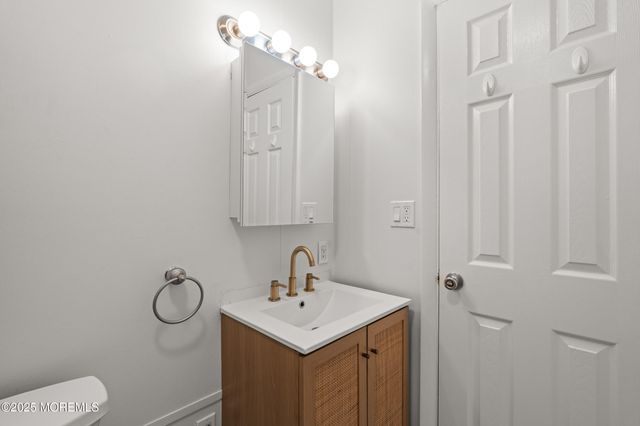 456 Harnell Avenue, Oakhurst, NJ 07755