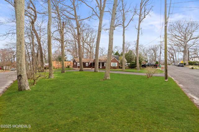 456 Harnell Avenue, Oakhurst, NJ 07755