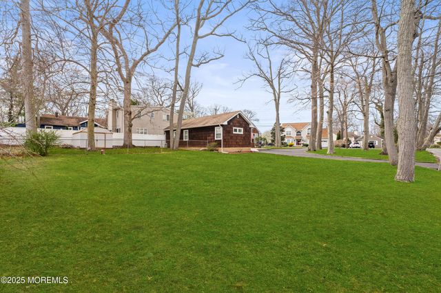 456 Harnell Avenue, Oakhurst, NJ 07755