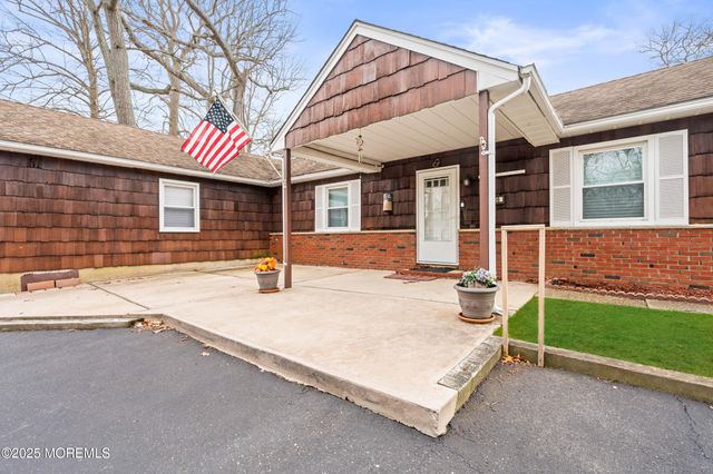 456 Harnell Avenue, Oakhurst, NJ 07755