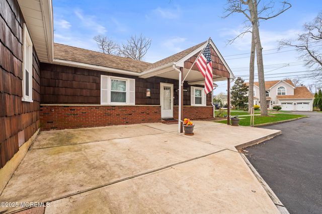 456 Harnell Avenue, Oakhurst, NJ 07755