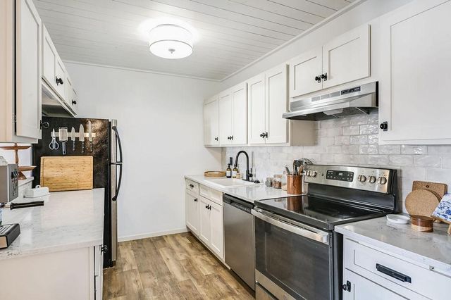 2425 E Franklin Avenue 409, Minneapolis, MN 55406