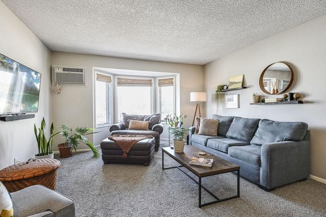 2425 E Franklin Avenue 409, Minneapolis, MN 55406