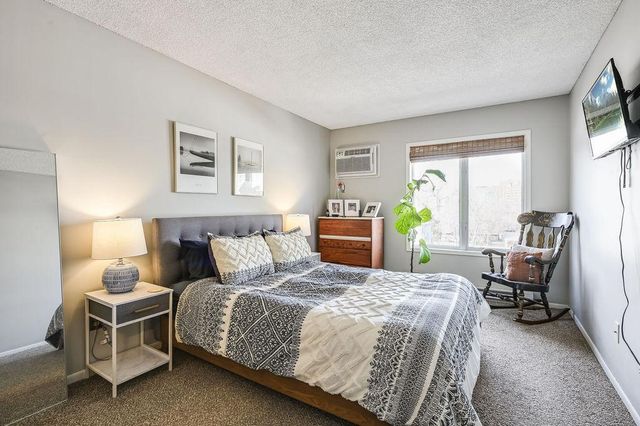 2425 E Franklin Avenue 409, Minneapolis, MN 55406