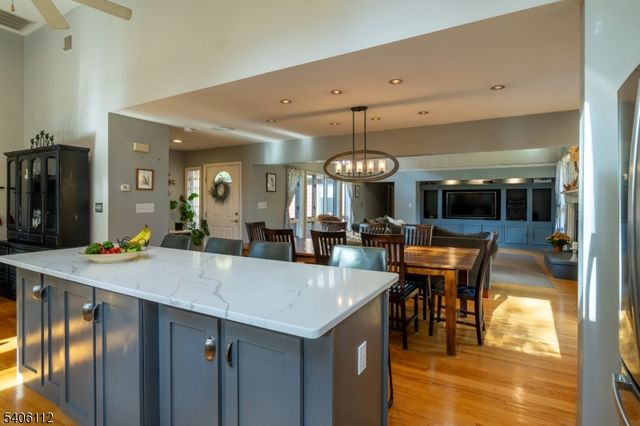 9 Wayside Ln, Clinton Twp., NJ 08833