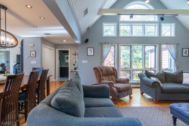 9 Wayside Ln, Clinton Twp., NJ 08833