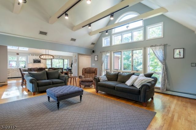 9 Wayside Ln, Clinton Twp., NJ 08833