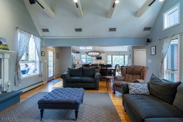 9 Wayside Ln, Clinton Twp., NJ 08833