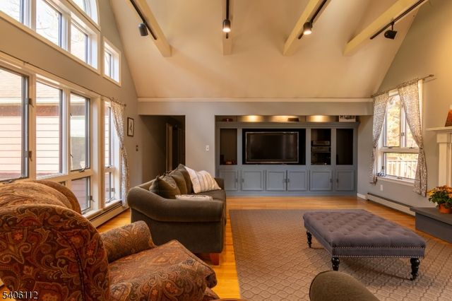 9 Wayside Ln, Clinton Twp., NJ 08833