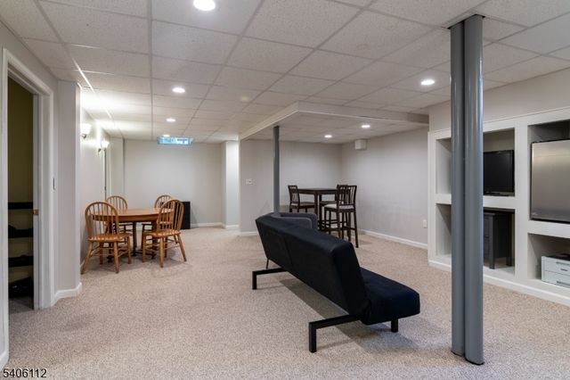 9 Wayside Ln, Clinton Twp., NJ 08833