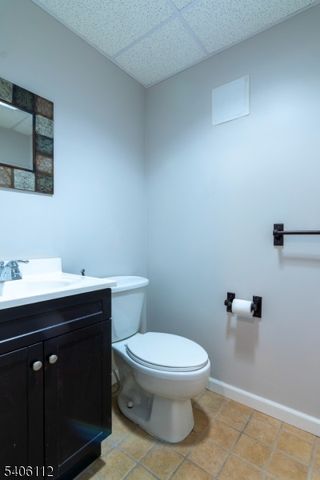 9 Wayside Ln, Clinton Twp., NJ 08833