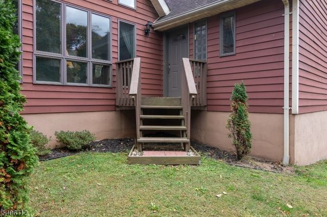 9 Wayside Ln, Clinton Twp., NJ 08833