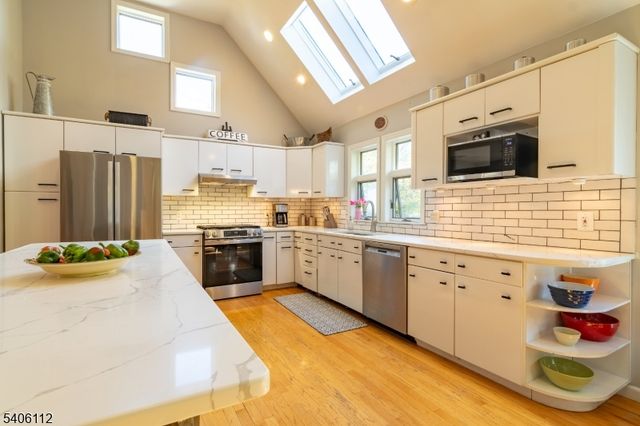 9 Wayside Ln, Clinton Twp., NJ 08833