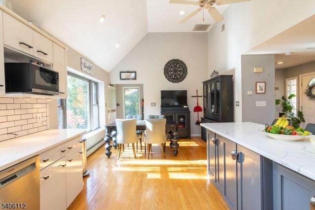 9 Wayside Ln, Clinton Twp., NJ 08833